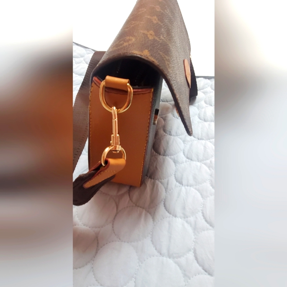 LV crossbody and small wallet - Picture 8 of 12